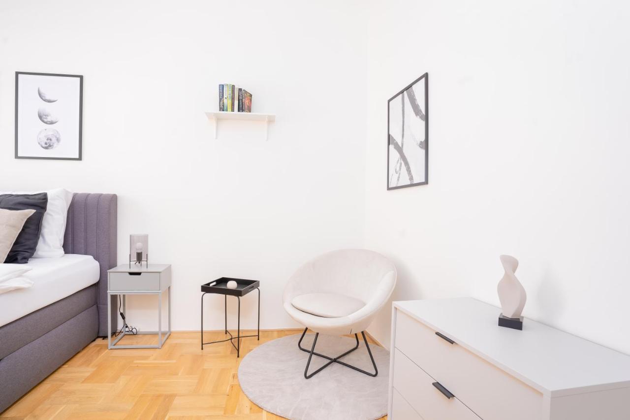 Prague Days - Bright Apartment - Old Town Bagian luar foto